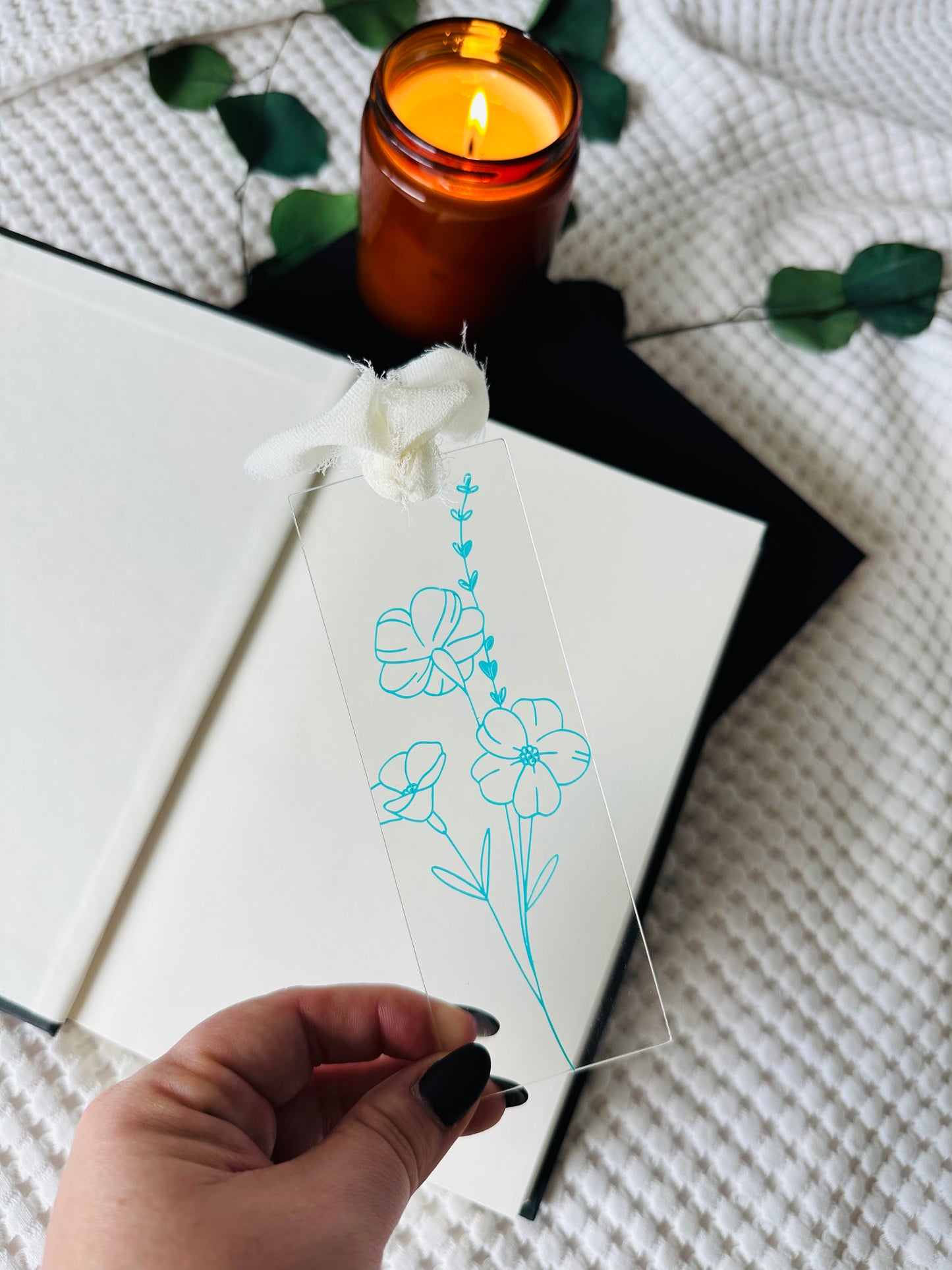 DAINTY FLOWER BOOKMARK